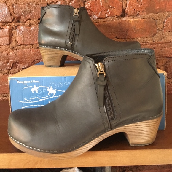 dansko women's max ankle bootie